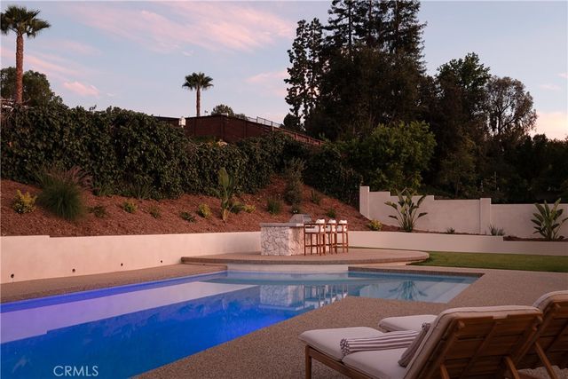 18840 La Amistad, Tarzana, CA 91356