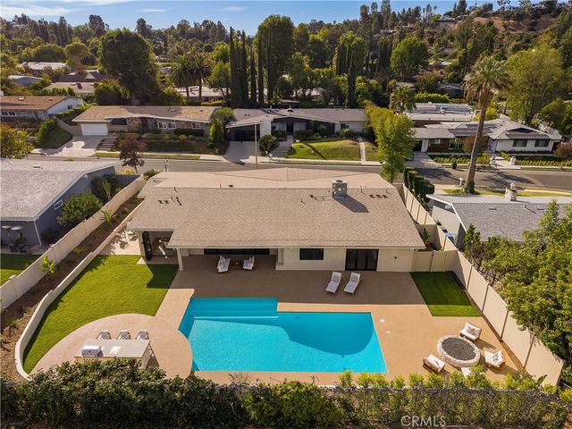 18840 La Amistad, Tarzana, CA 91356