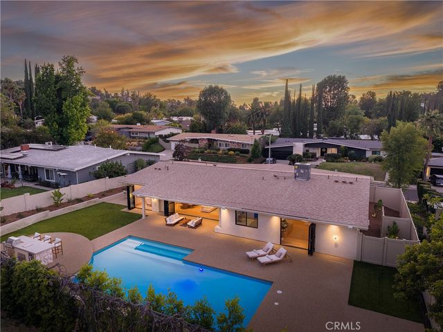 18840 La Amistad, Tarzana, CA 91356