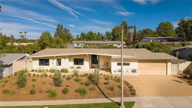 18840 La Amistad, Tarzana, CA 91356