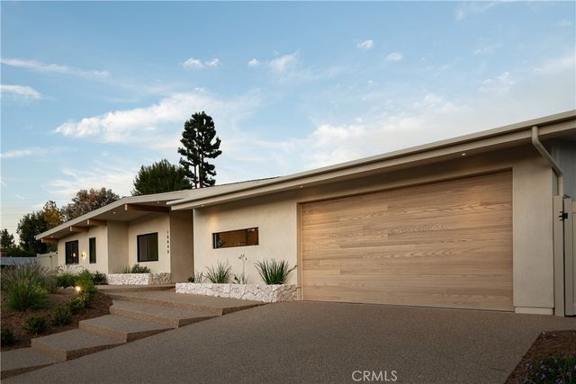 18840 La Amistad, Tarzana, CA 91356