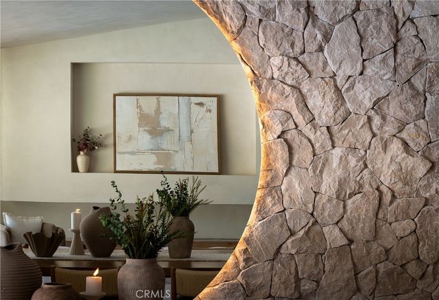 18840 La Amistad, Tarzana, CA 91356