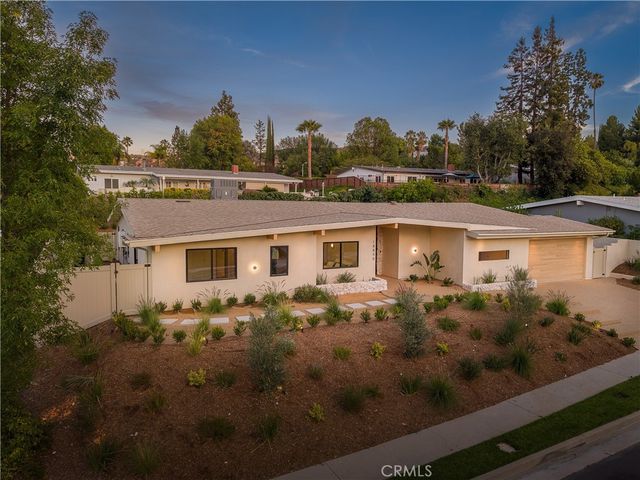 18840 La Amistad, Tarzana, CA 91356