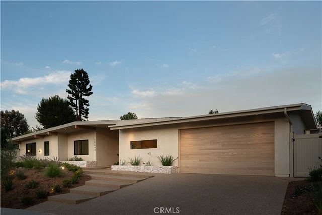 18840 La Amistad, Tarzana, CA 91356
