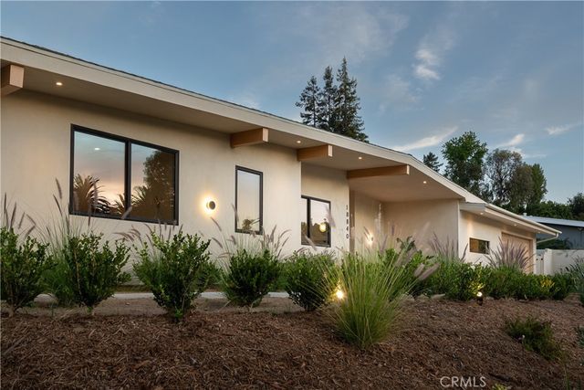 18840 La Amistad, Tarzana, CA 91356