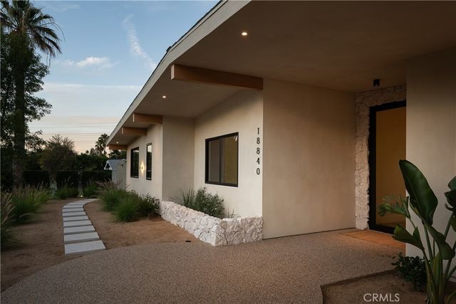 18840 La Amistad, Tarzana, CA 91356