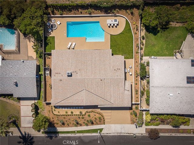 18840 La Amistad, Tarzana, CA 91356