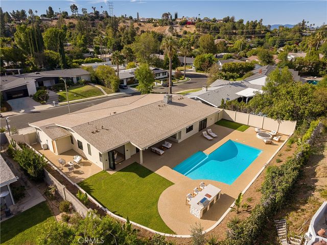 18840 La Amistad, Tarzana, CA 91356