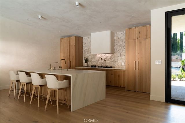 18840 La Amistad, Tarzana, CA 91356