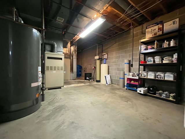 1111 N Lake Pleasant Road 08, Hillsdale, MI 49242