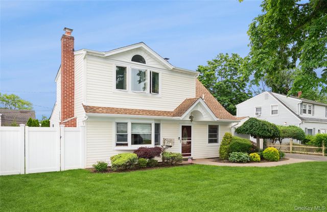 25 Rock Lane, Levittown, NY 11756