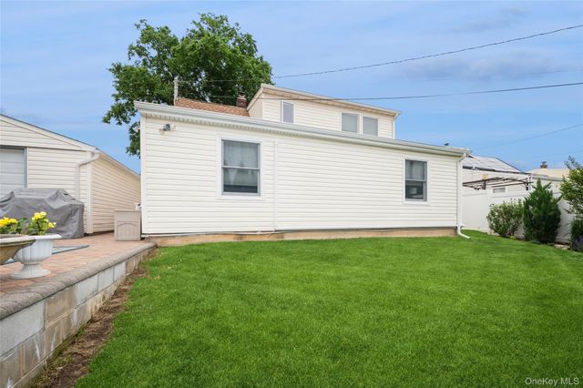 25 Rock Lane, Levittown, NY 11756