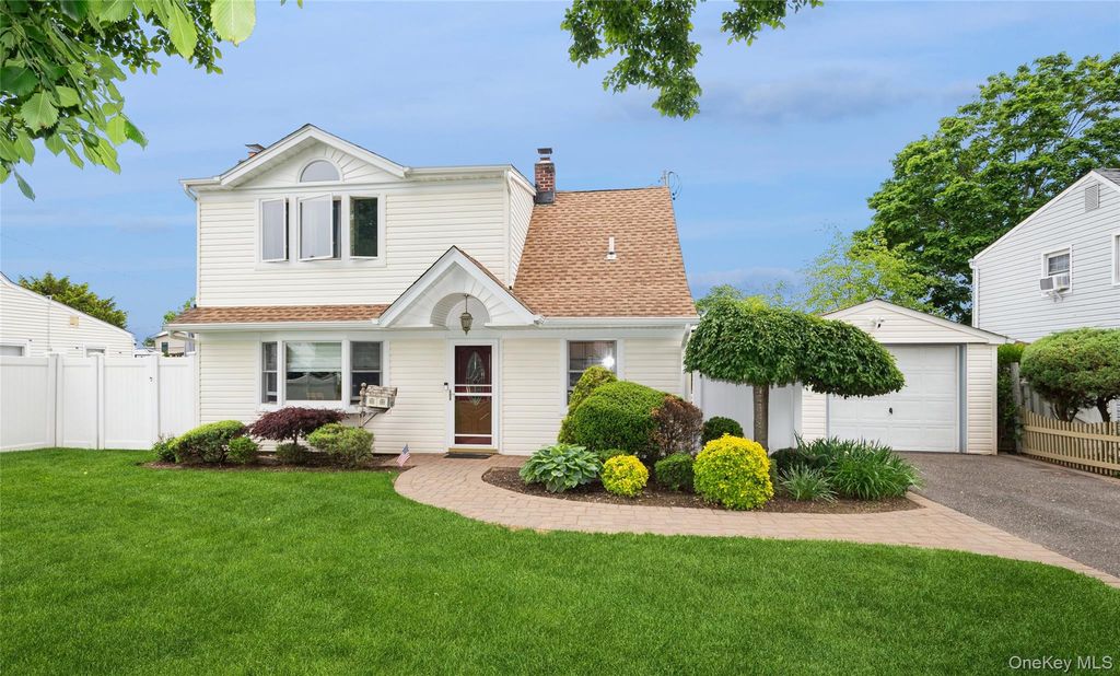 25 Rock Lane, Levittown, NY 11756
