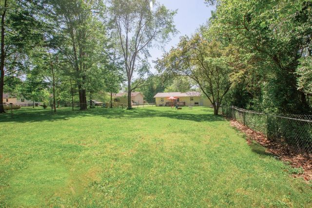 218 Woodlawn Circle, Howard, OH 43028