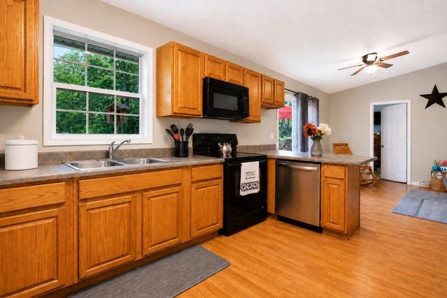 218 Woodlawn Circle, Howard, OH 43028