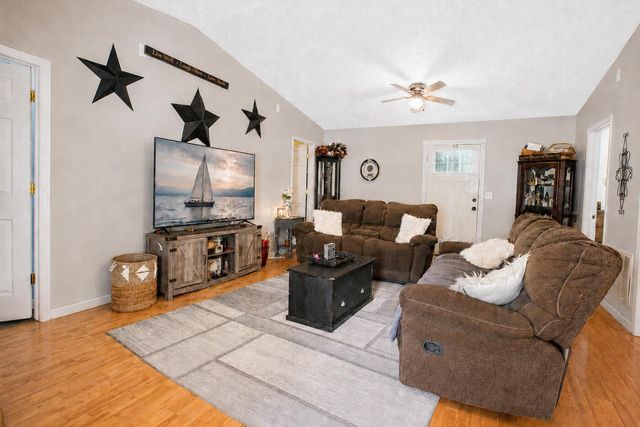 218 Woodlawn Circle, Howard, OH 43028