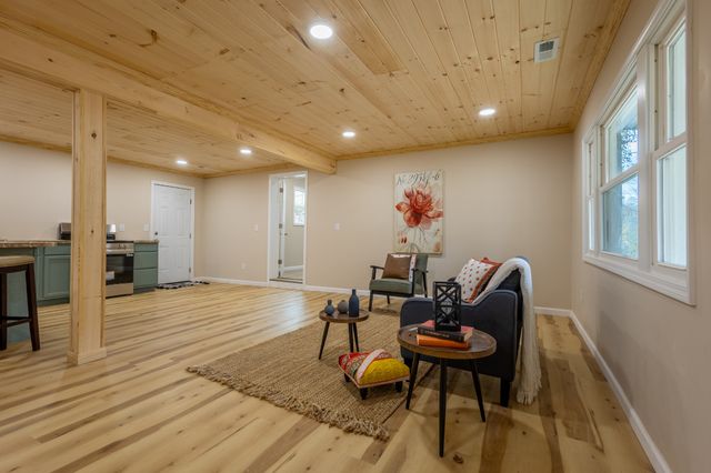 601 Midway Dr, Erin, TN 37061