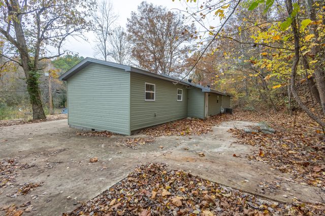 601 Midway Dr, Erin, TN 37061