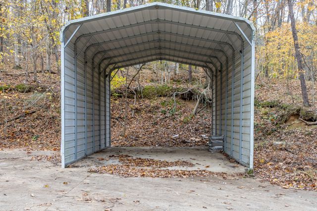 601 Midway Dr, Erin, TN 37061