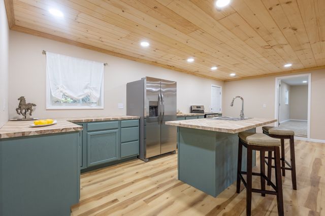 601 Midway Dr, Erin, TN 37061