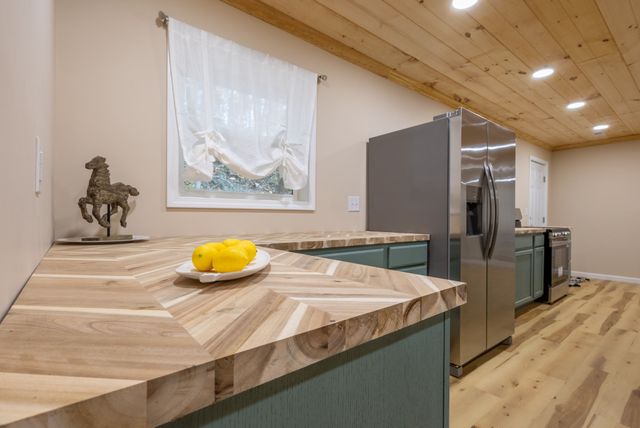 601 Midway Dr, Erin, TN 37061