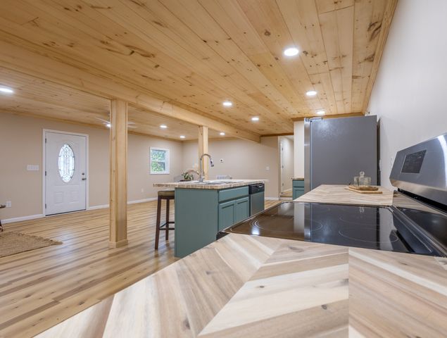 601 Midway Dr, Erin, TN 37061