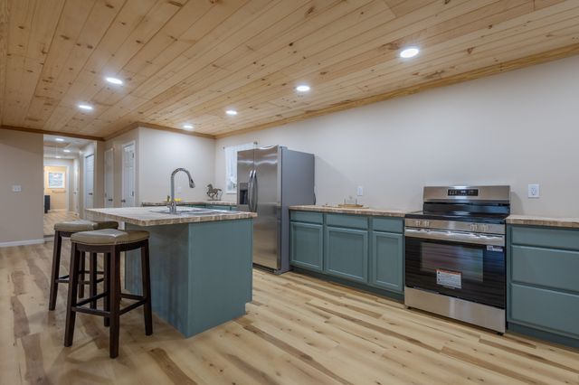 601 Midway Dr, Erin, TN 37061