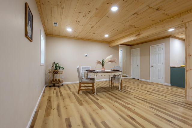 601 Midway Dr, Erin, TN 37061