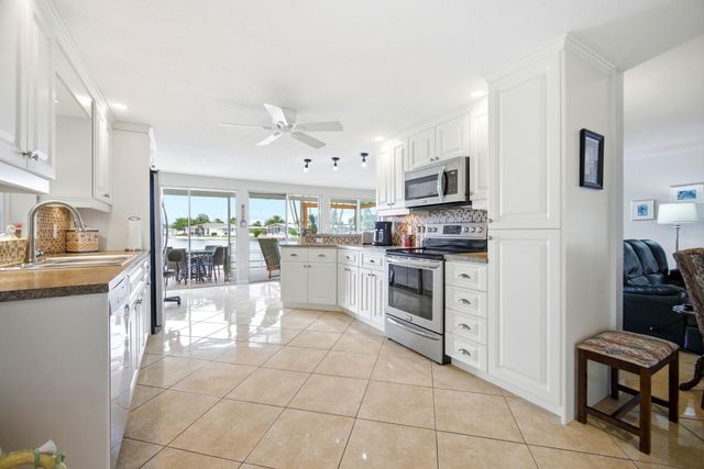 5555 Lakeshore Drive, Fort Lauderdale, FL 33312