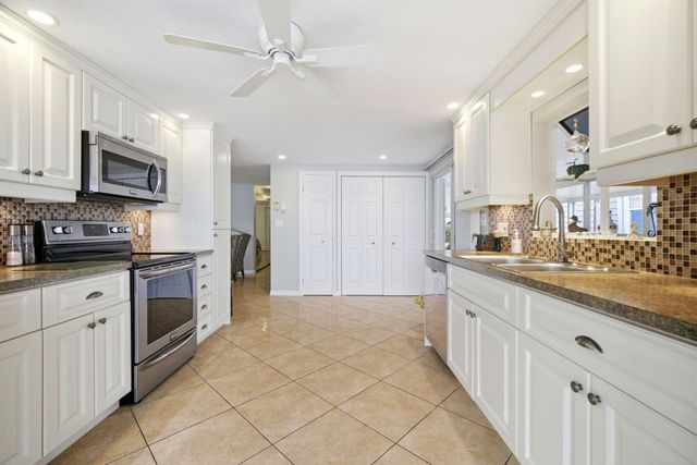 5555 Lakeshore Drive, Fort Lauderdale, FL 33312