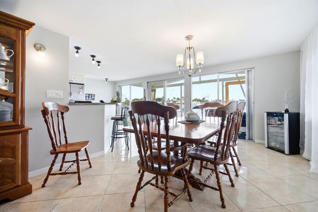 5555 Lakeshore Drive, Fort Lauderdale, FL 33312