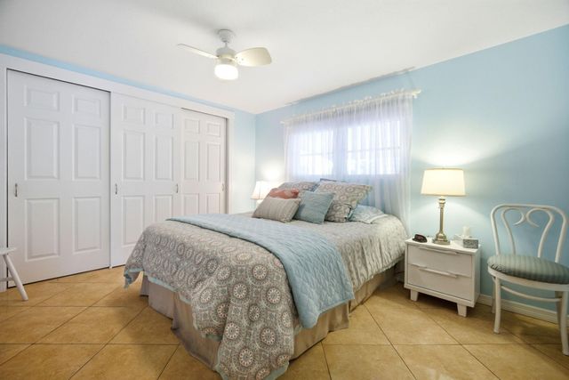 5555 Lakeshore Drive, Fort Lauderdale, FL 33312