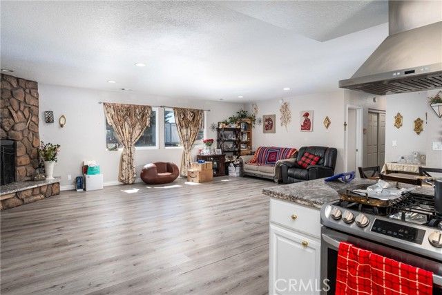 19095 Madrone Street, Hesperia, CA 92345