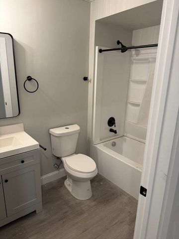 28 Douglas St 1, Worcester, MA 01603