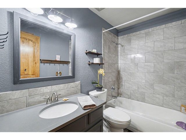 802 Waxberry Ct, Loveland, CO 80538