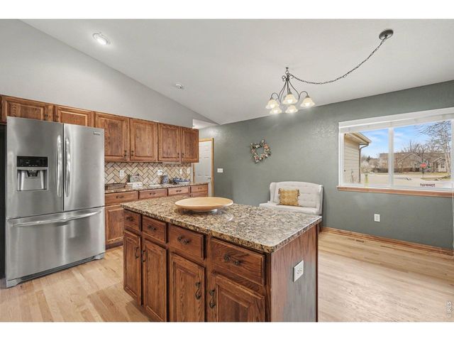 802 Waxberry Ct, Loveland, CO 80538