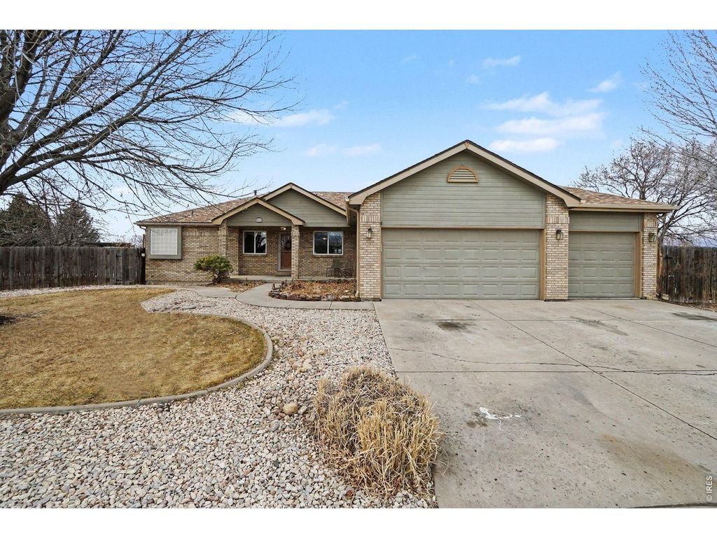 802 Waxberry Ct, Loveland, CO 80538