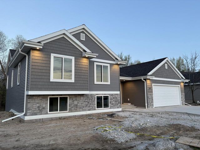 271 Cardinal DRIVE, Sullivan, WI 53178