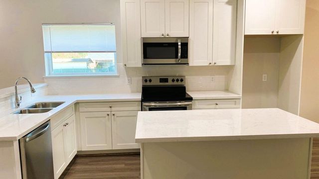 2218 Bringhurst Street B, Houston, TX 77026