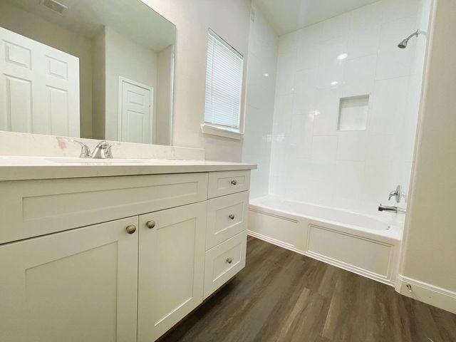 2218 Bringhurst Street B, Houston, TX 77026