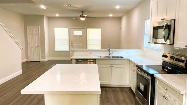 2218 Bringhurst Street B, Houston, TX 77026