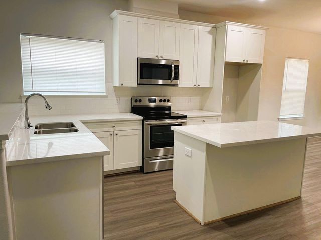 2218 Bringhurst Street B, Houston, TX 77026