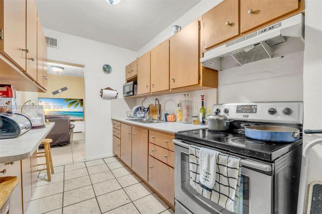 1122 NW 38th St, Miami, FL 33127