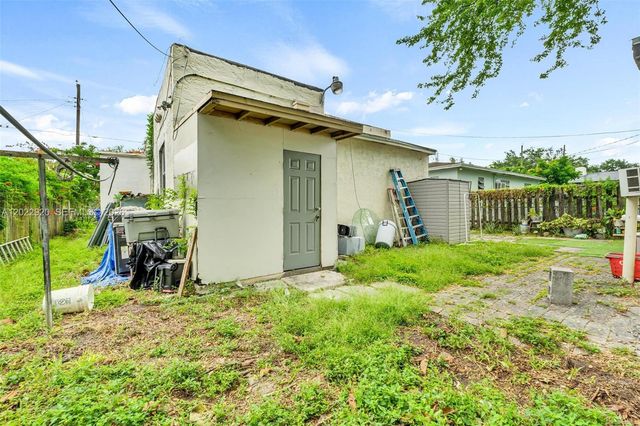 1122 NW 38th St, Miami, FL 33127