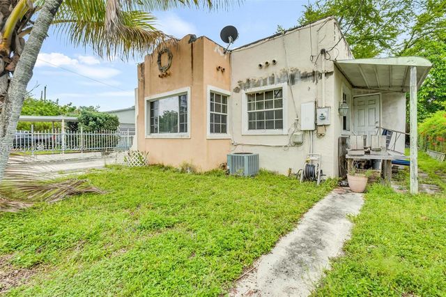 1122 NW 38th St, Miami, FL 33127