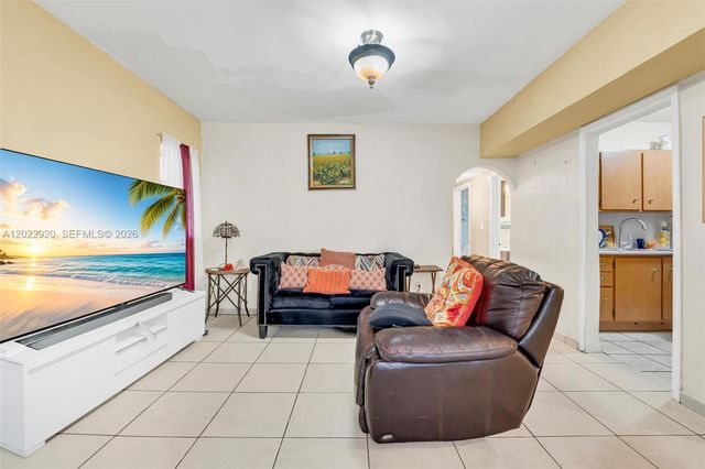 1122 NW 38th St, Miami, FL 33127