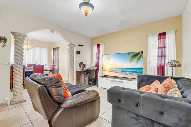 1122 NW 38th St, Miami, FL 33127