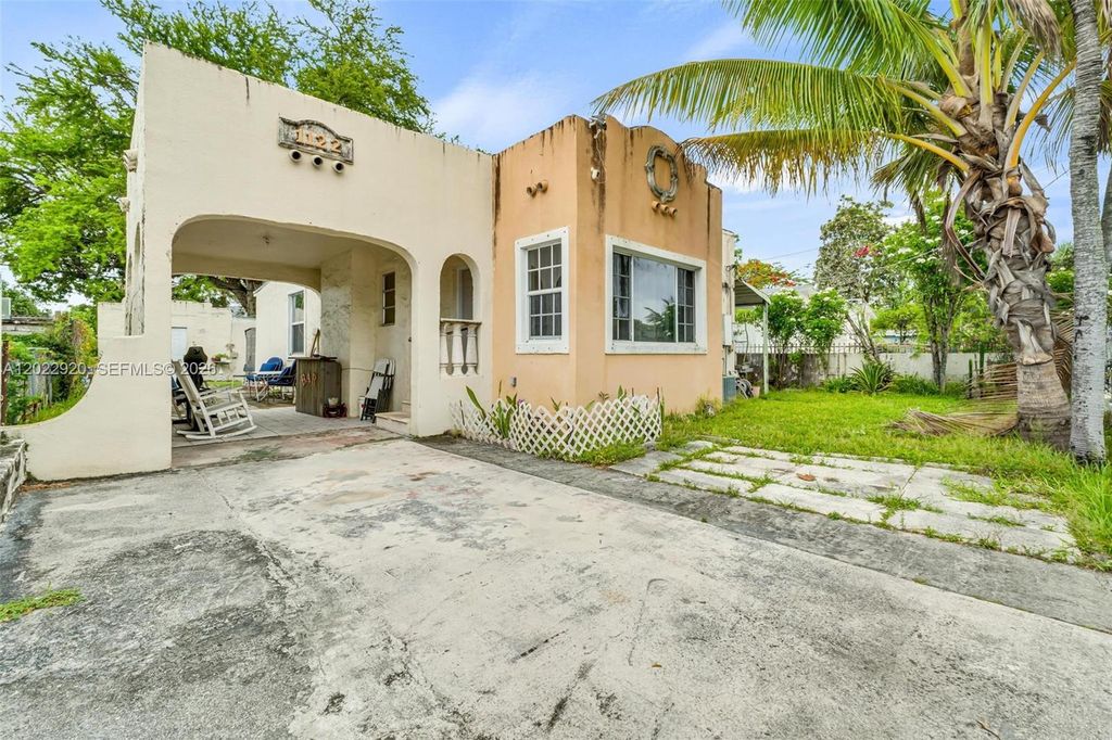 1122 NW 38th St, Miami, FL 33127