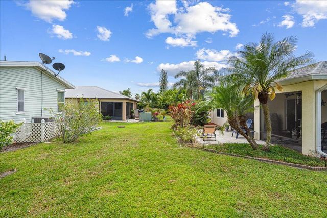 12 Palo Alto Lane, Port St Lucie, FL 34952