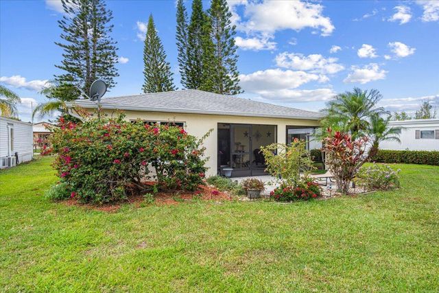 12 Palo Alto Lane, Port St Lucie, FL 34952